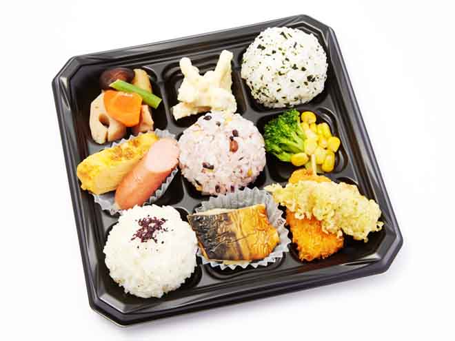 色々入ったお弁当（2）サバの塩焼／豚串カツ